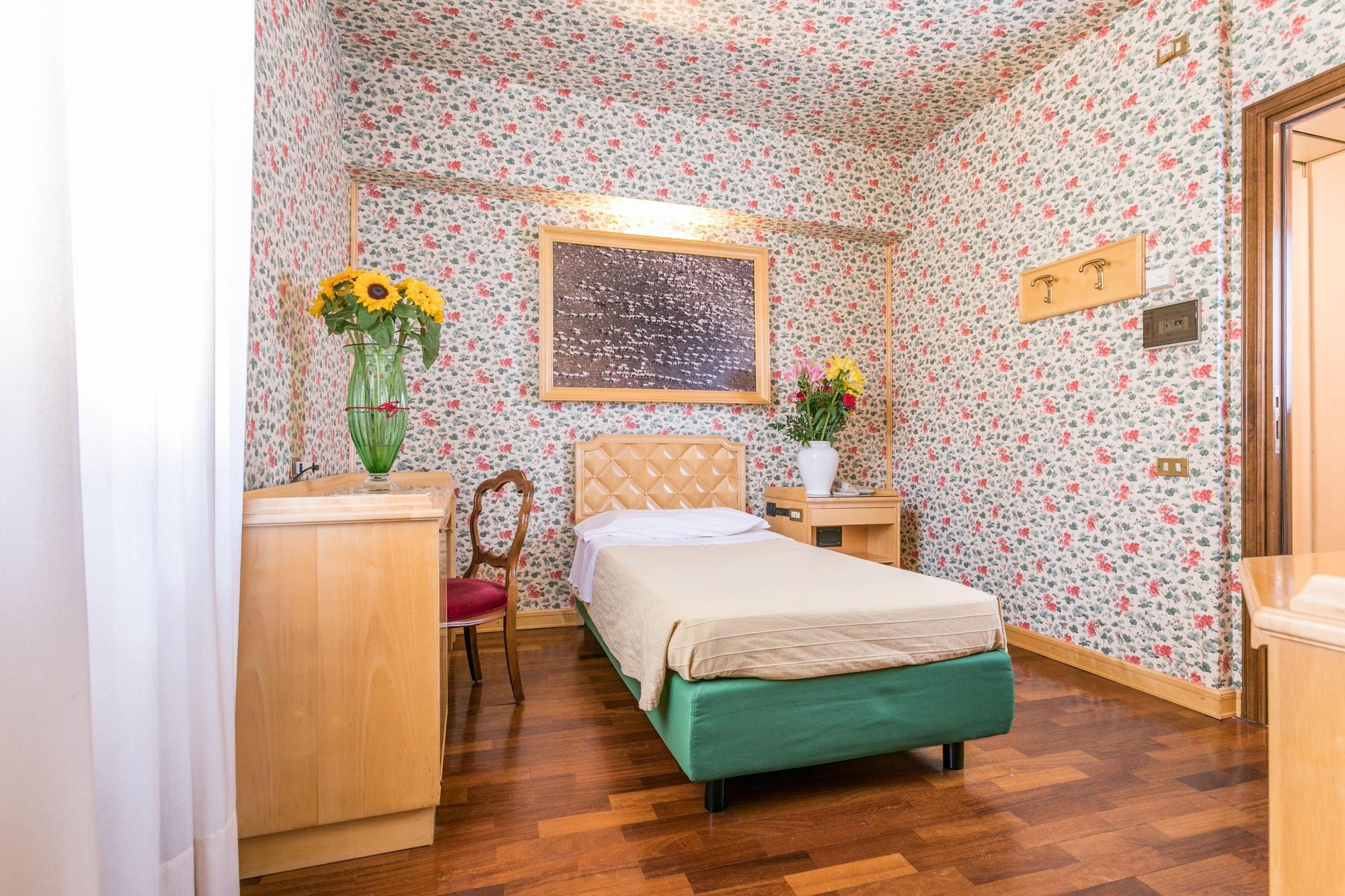 Albergo Italia Novara Esterno foto