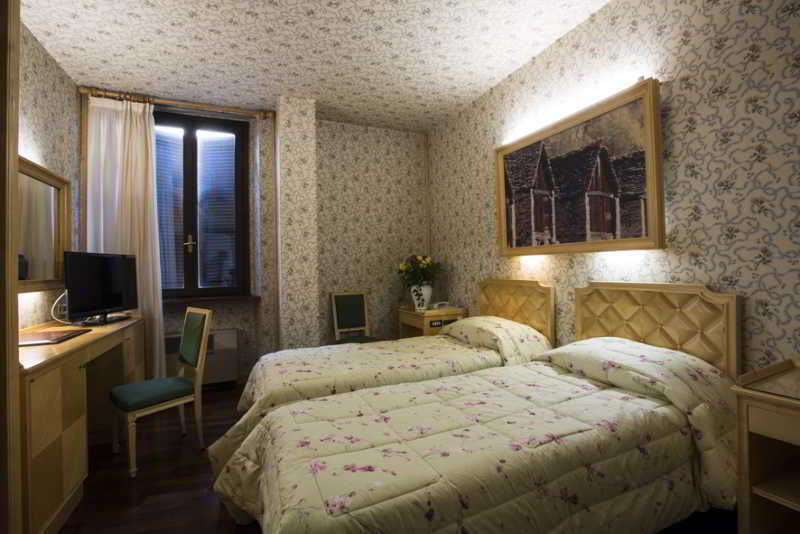 Albergo Italia Novara Esterno foto