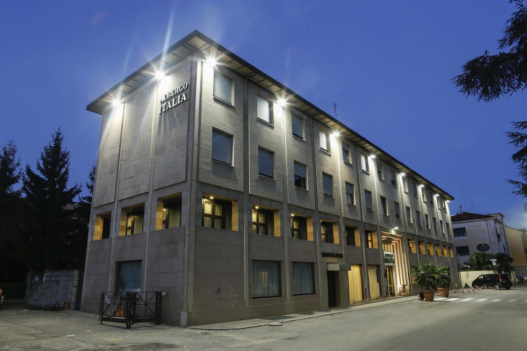 Albergo Italia Novara Esterno foto